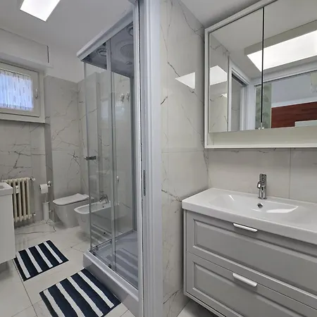 Arrivasti Design In Centre Apartment *